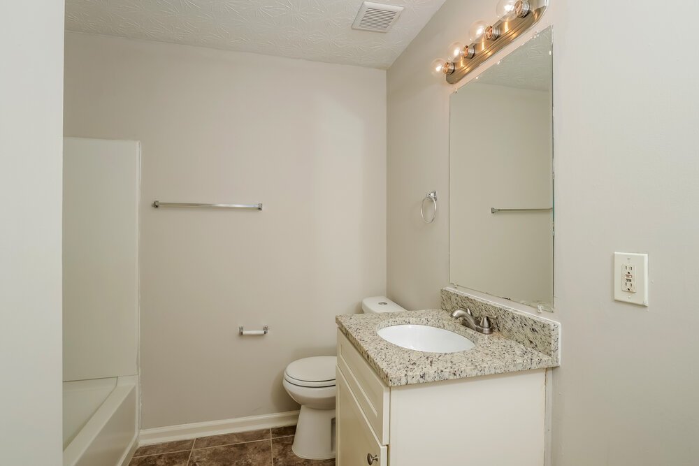3-Bed Rental on 2059 Oak Terrace photo 15