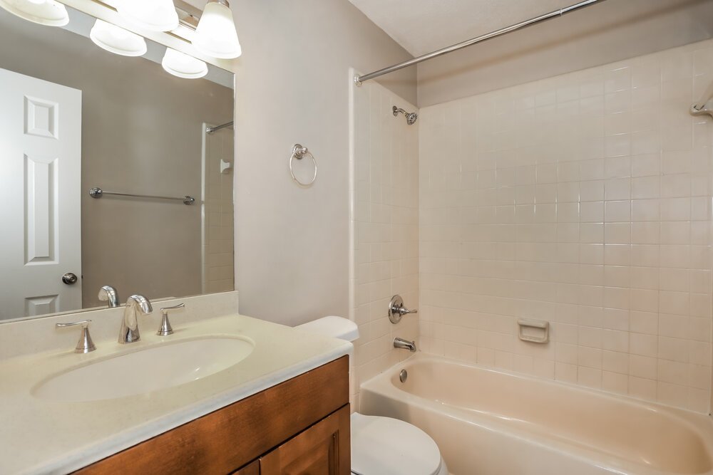 3-Bed Rental on 805 Elmwood St photo 15