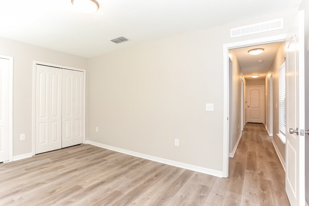 4-Bed Rental on 97122 Yorkshire Dr photo 15