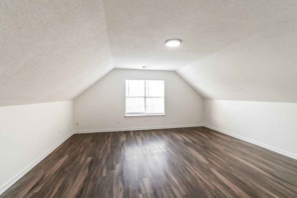 3-Bed Rental on 7159 Creekside Dr photo 15