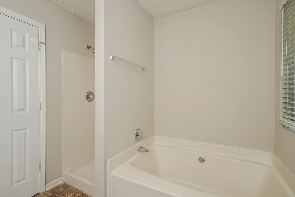 3-Bed Rental on 2059 Oak Terrace photo 16