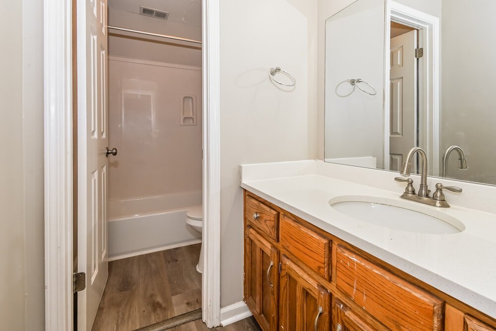 4-Bed Rental on 861 White Pine photo 16