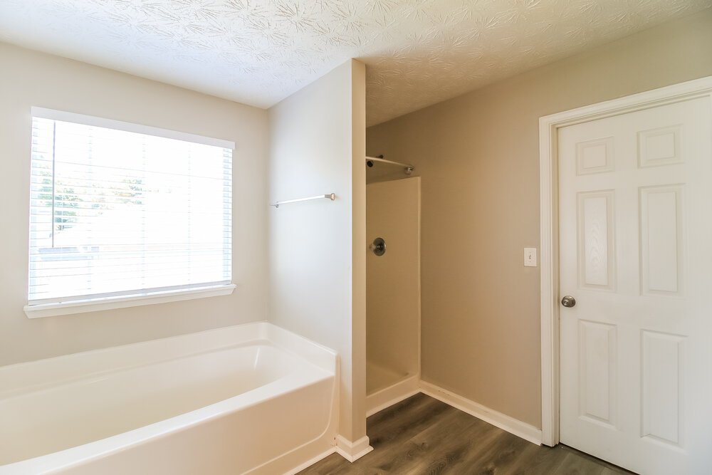 3-Bed Rental on 3505 Creekview Dr photo 16