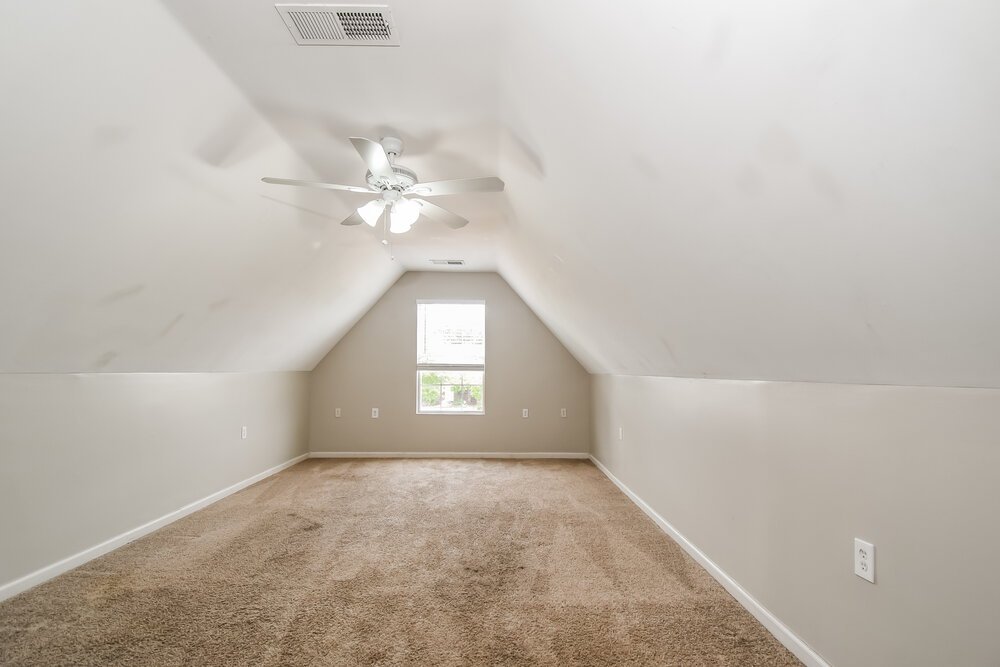 4-Bed Rental on 8181 Martin Dr photo 16