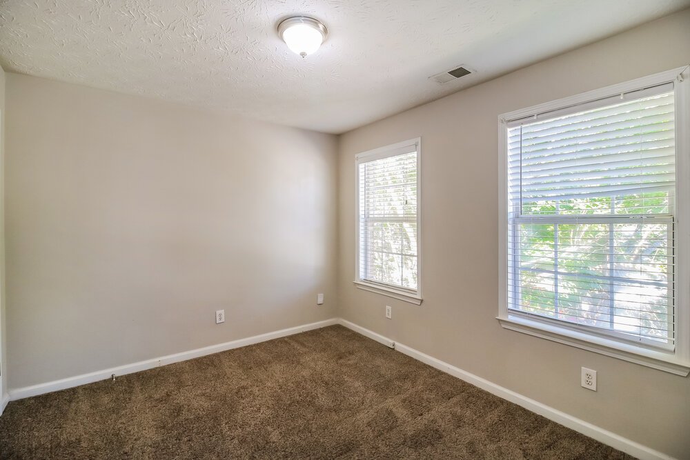 3-Bed Rental on 1905 Elm Park photo 16