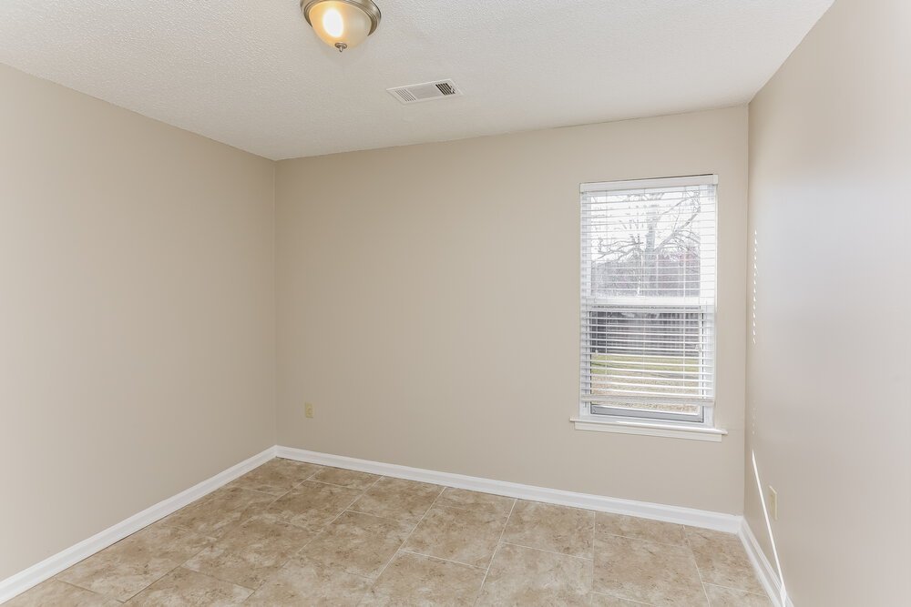 3-Bed Rental on 5305 N Oak photo 16