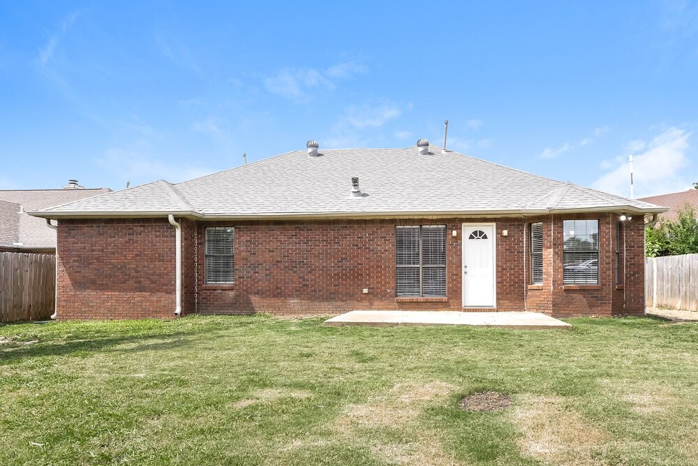 3-Bed Rental on 10873 E Ridge photo 16