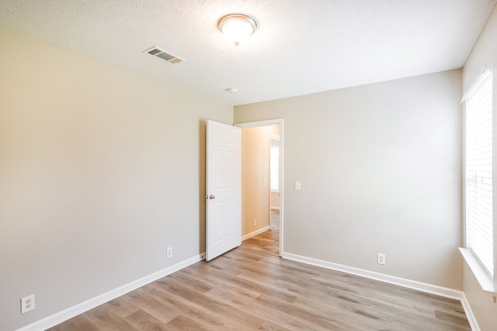 3-Bed Rental on 1312 S Hampton photo 17