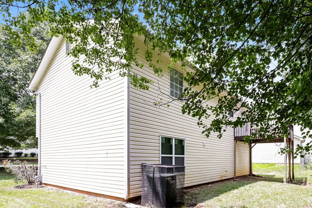 3-Bed Rental on 2059 Oak Terrace photo 17