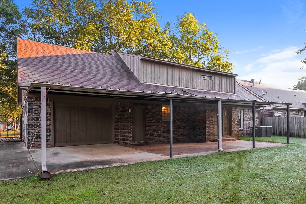 4-Bed Rental on 861 White Pine photo 17