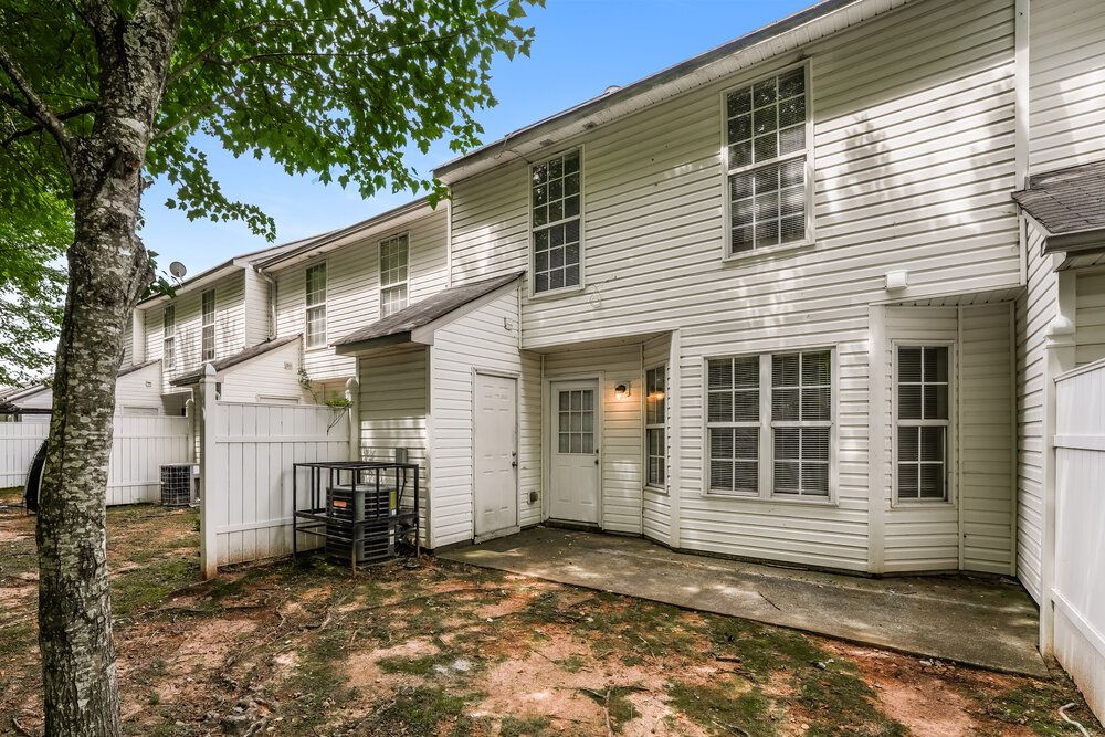 3-Bed Rental on 2286 Strathmoor Manor photo 17