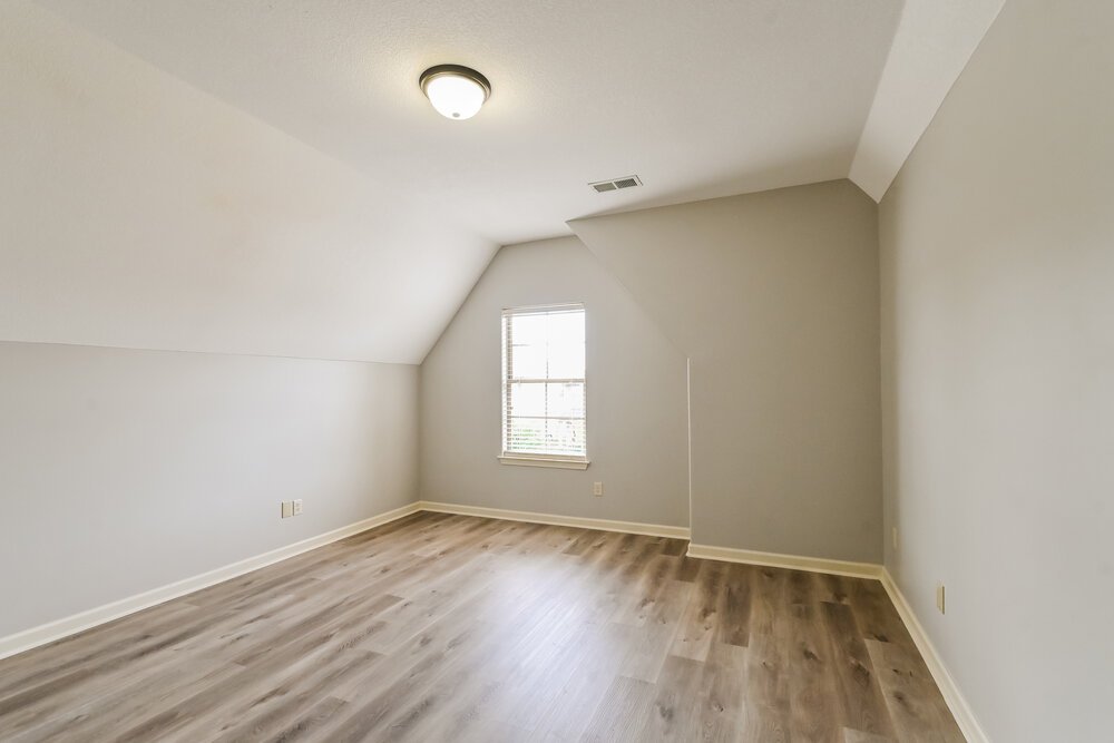 4-Bed Rental on 305 Garden Springs photo 18