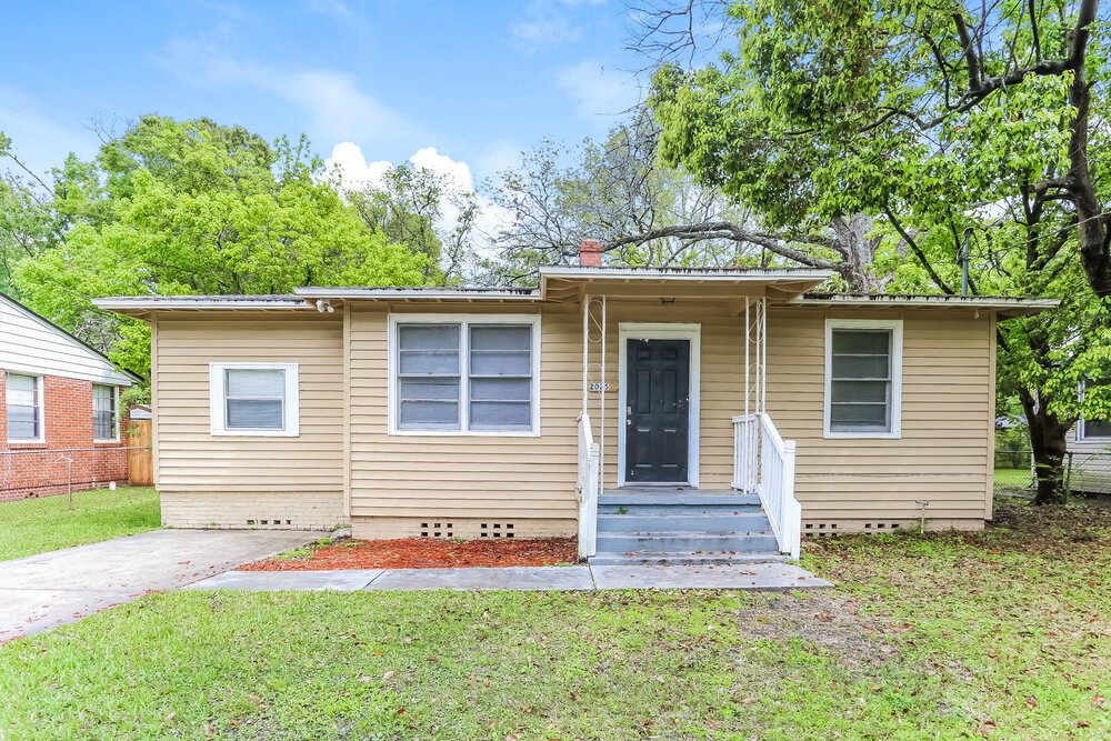 3-Bed Rental on 2025 Prospect St photo 1