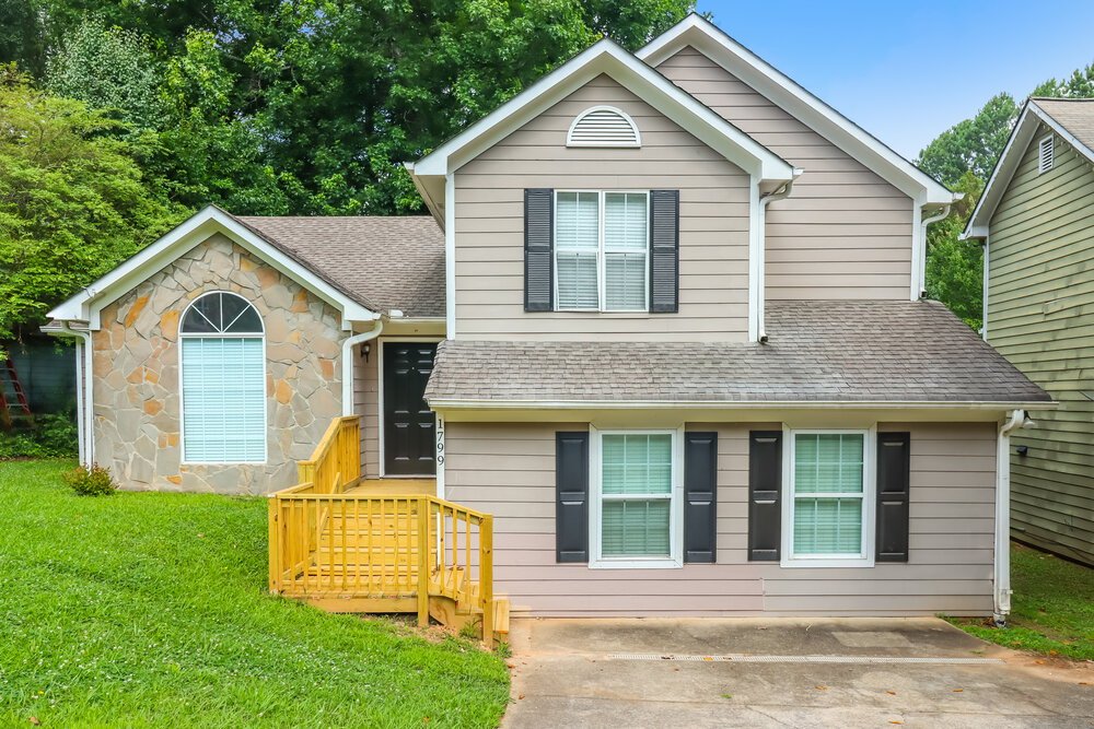 4-Bed Rental on 1799 Killarney Dr photo 1