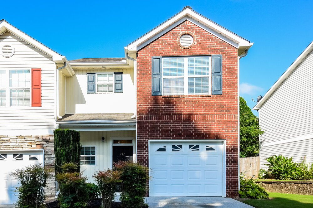 3-Bed Rental on 242 Derby Ct photo 1