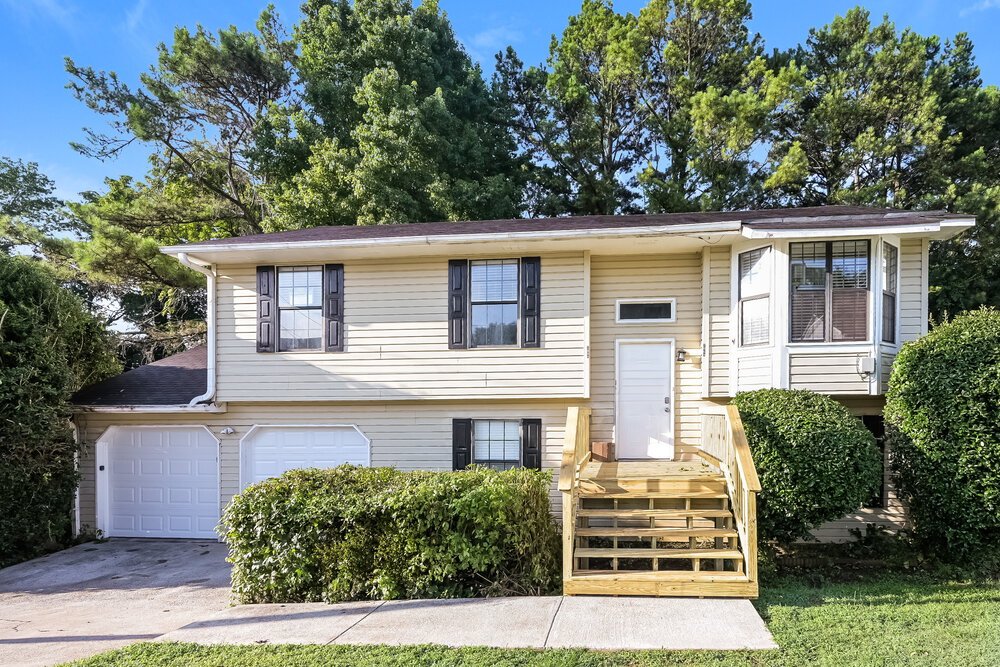 5-Bed Rental on 2068 Lown Farm photo 1