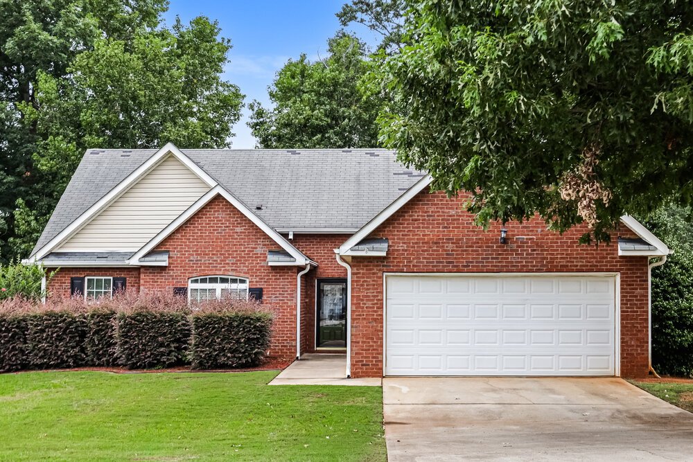 3-Bed Rental on 437 Camella Cir photo 1