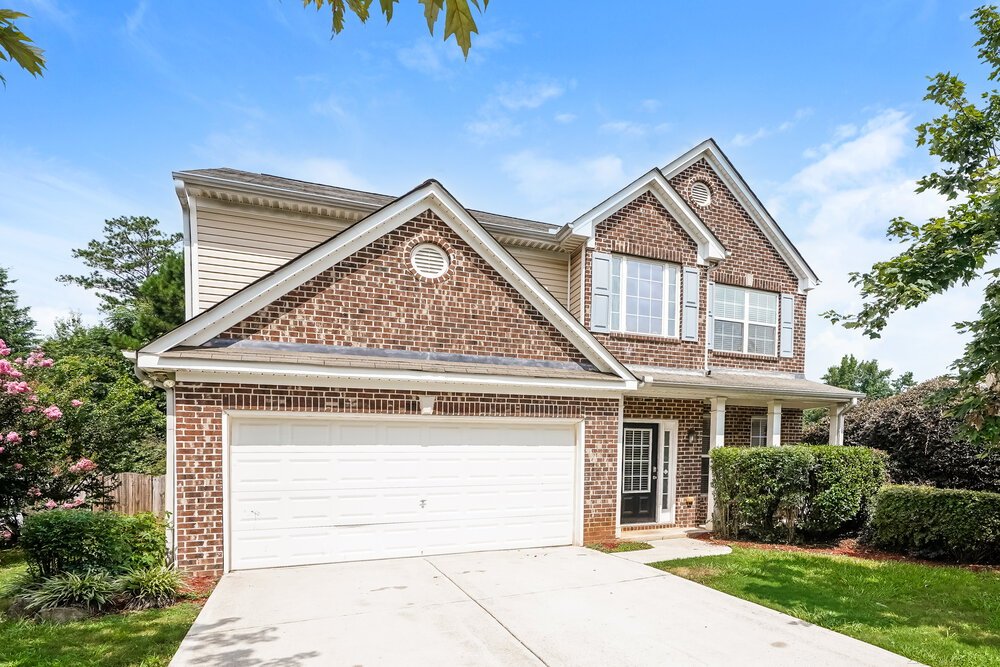4-Bed Rental on 1000 Maple Leaf photo 1