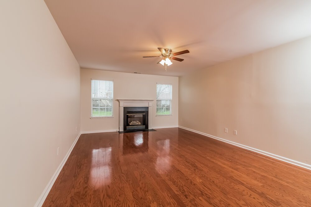 4-Bed Rental on 1864 Devon Dr photo 2