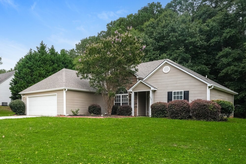 3-Bed Rental on 663 Stonecrest Dr photo 3