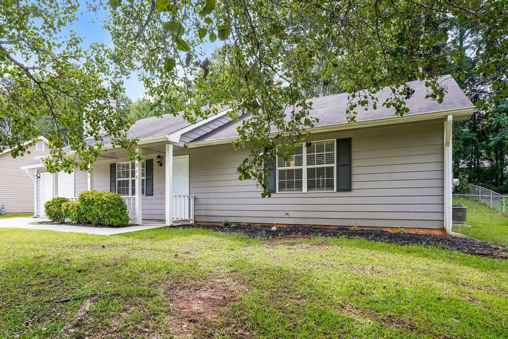3-Bed Rental on 915 Walnut Creek photo 3