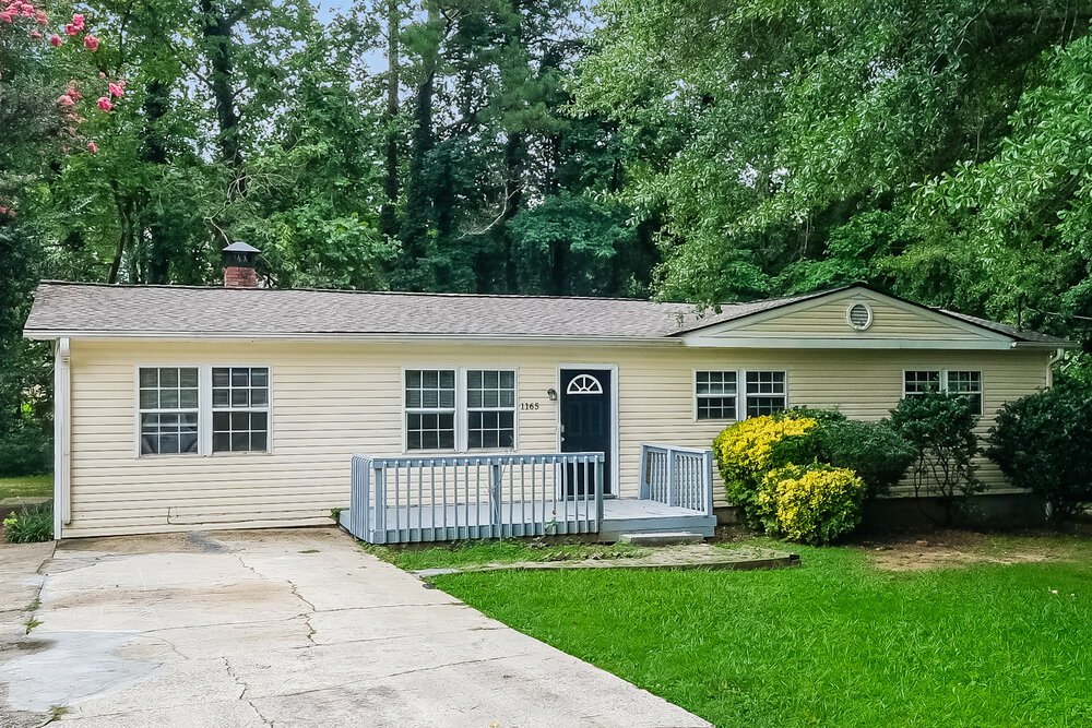 3-Bed Rental on 1165 Sw Wisteria photo 3