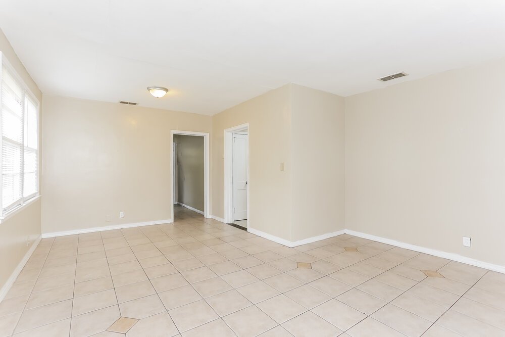 3-Bed Rental on 2025 Prospect St photo 3