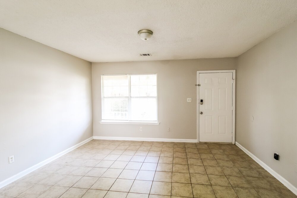3-Bed Rental on 120 Sherwood Loop photo 3