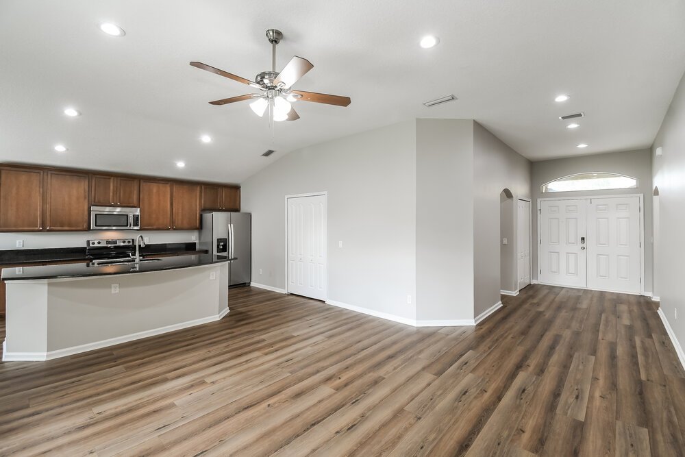 4-Bed Rental on 1706 Foggy Day photo 3