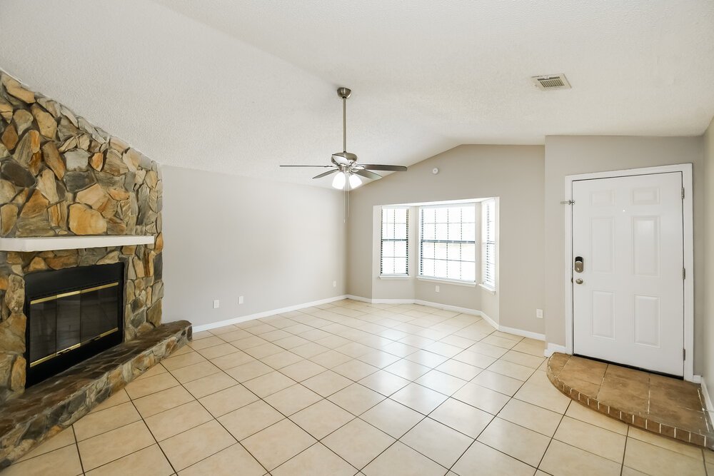 3-Bed Rental on 1834 Manitoba Ct photo 3