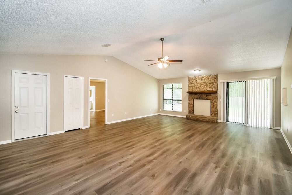 3-Bed Rental on 6267 Island Forest photo 3