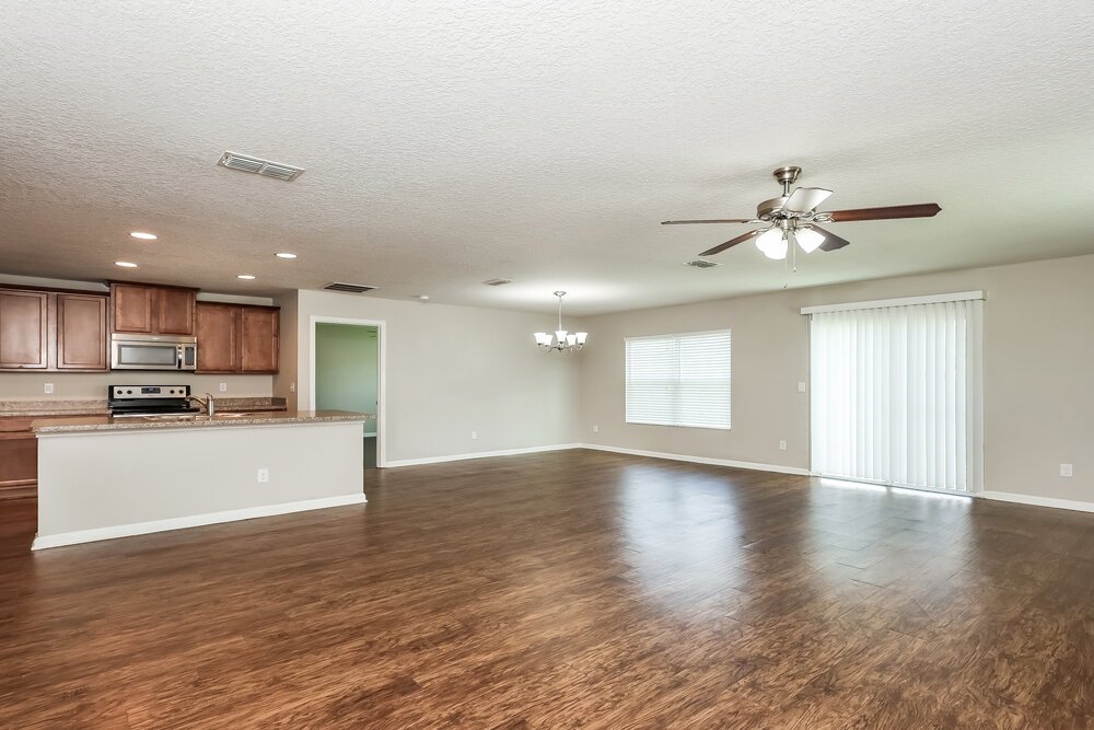 3-Bed Rental on 3800 Falcon Crest photo 3