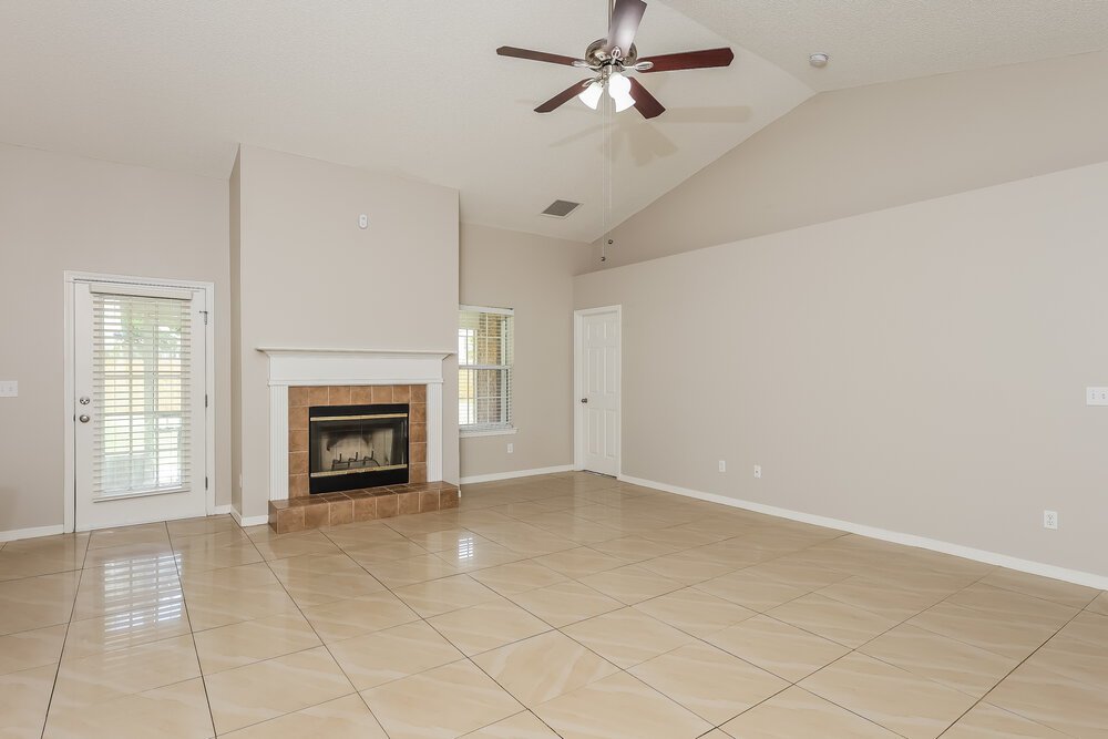 4-Bed Rental on 3209 Silverado Cir photo 3