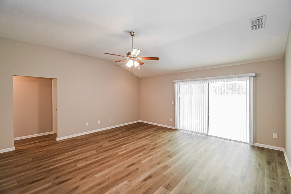 3-Bed Rental on 9225 Hawks Run photo 3