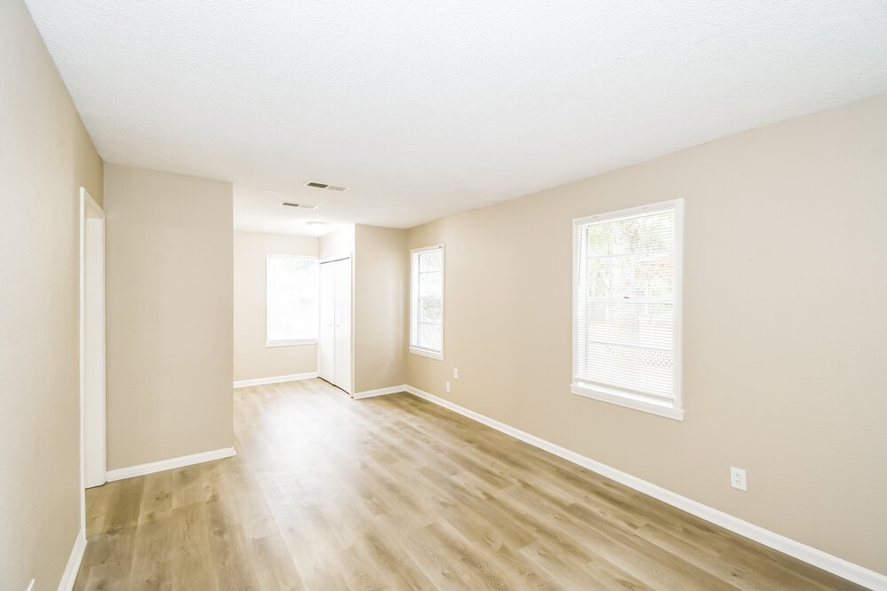 3-Bed Rental on 1031 Bunker Hill photo 3