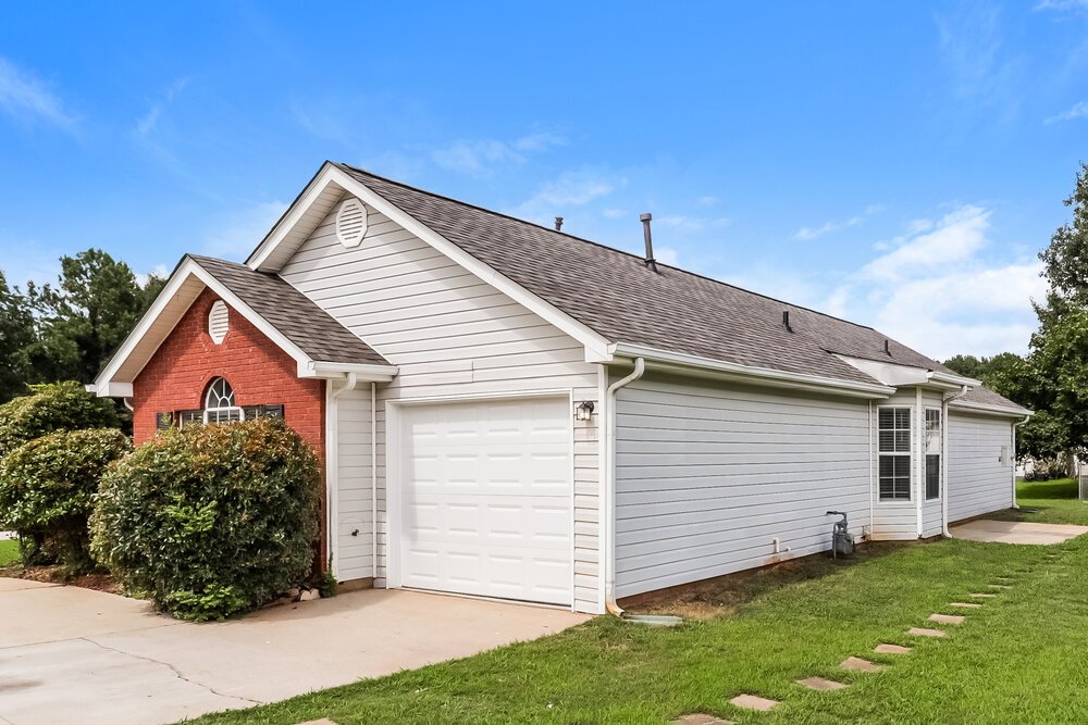 3-Bed Rental on 211 Adam Cir photo 3