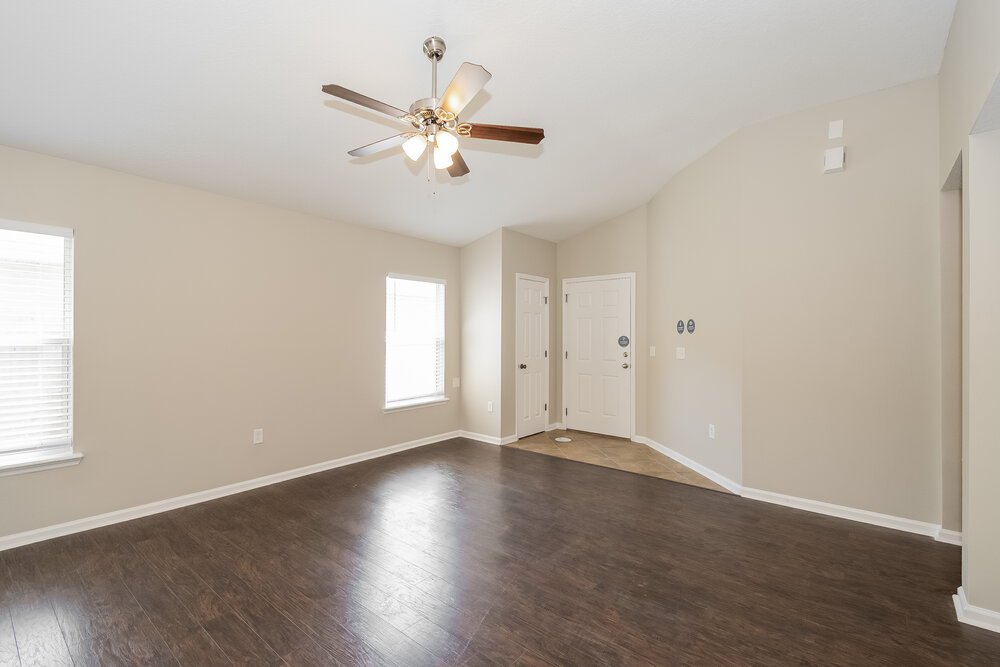3-Bed Rental on 3978 Cedar Bluff photo 4