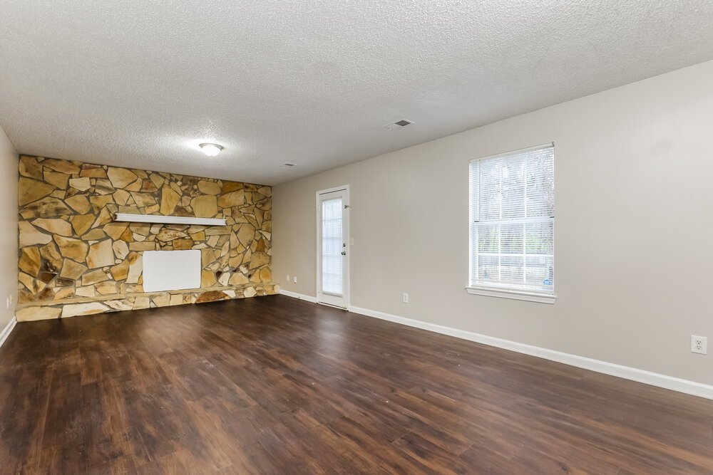 4-Bed Rental on 1367 Misty Ridge photo 4