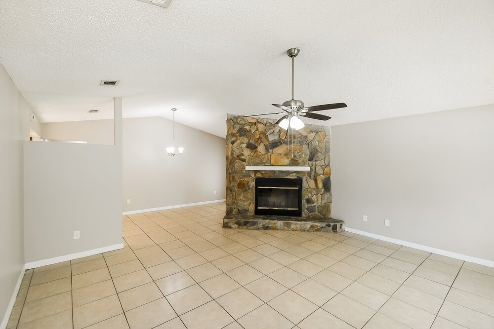 3-Bed Rental on 1834 Manitoba Ct photo 4