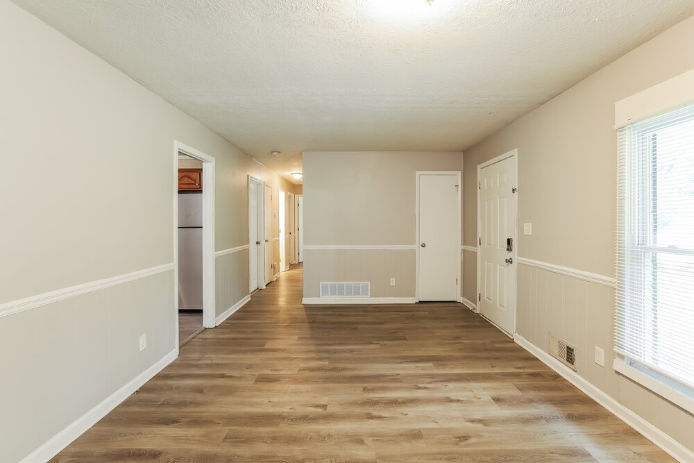 3-Bed Rental on 1338 W Stoneybrook photo 4