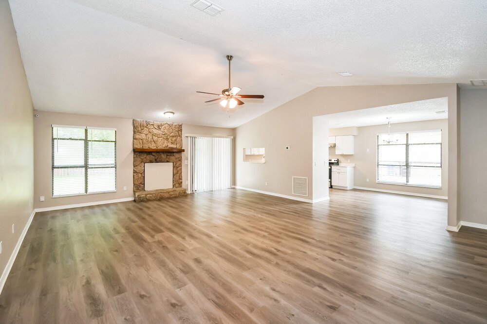 3-Bed Rental on 6267 Island Forest photo 4