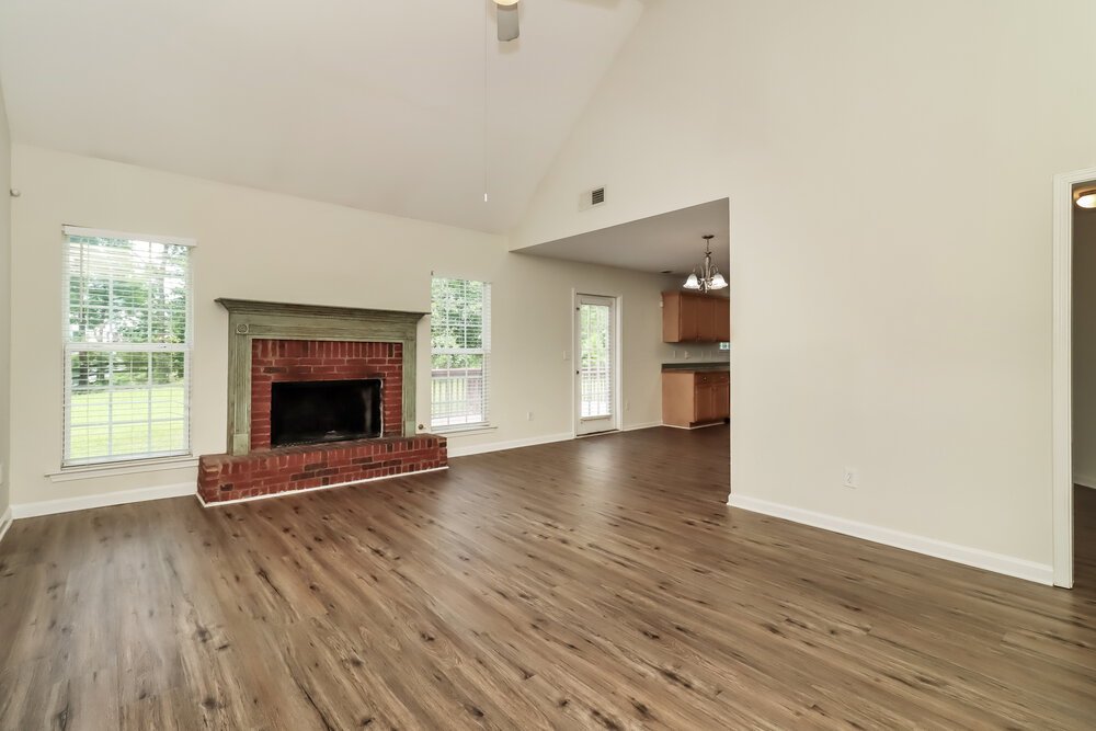 3-Bed Rental on 212 Browning Cir photo 4