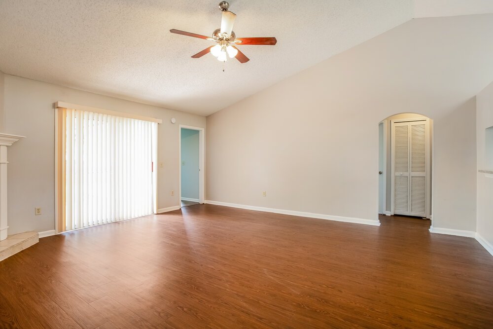 4-Bed Rental on 3268 Avalon Dr photo 4