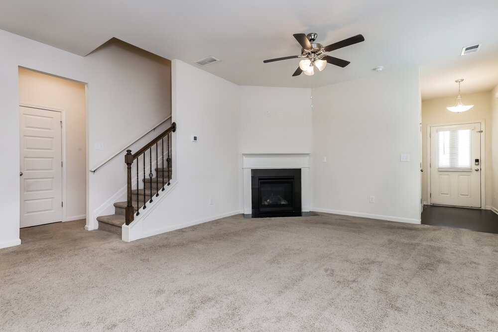 3-Bed Rental on 313 Emporia Loop photo 4