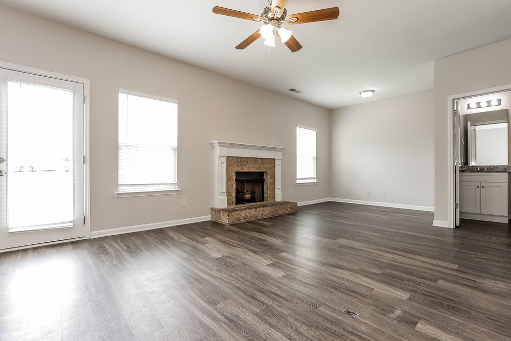 4-Bed Rental on 326 Crescent Woode photo 4