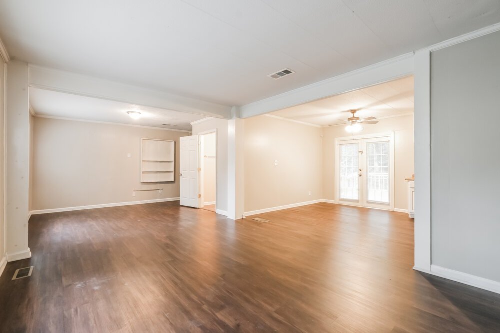 3-Bed Rental on 1165 Sw Wisteria photo 4