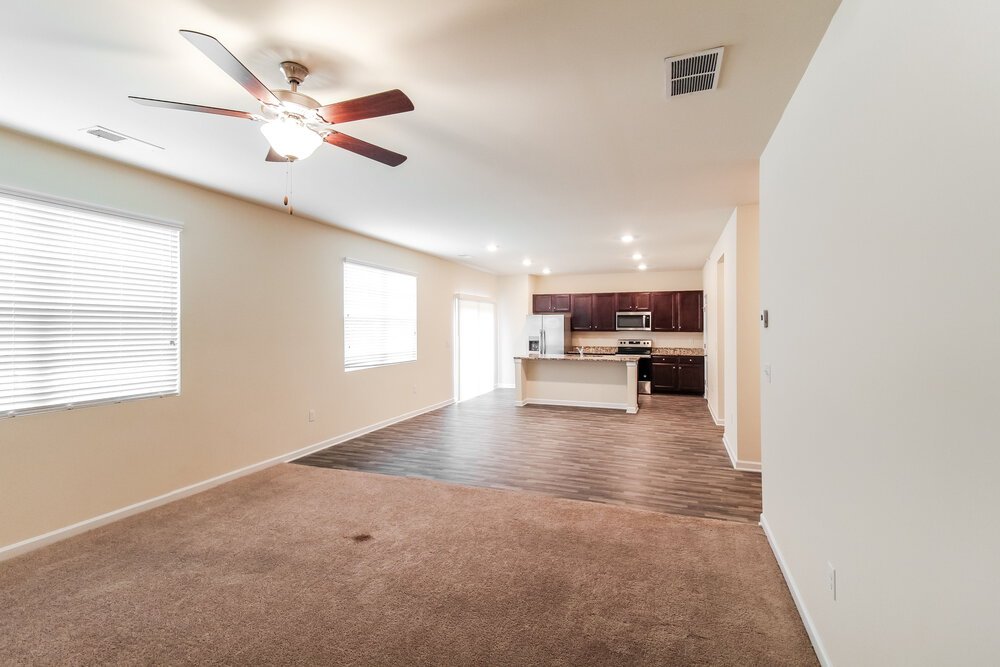 4-Bed Rental on 295 Hamilton Pointe photo 4