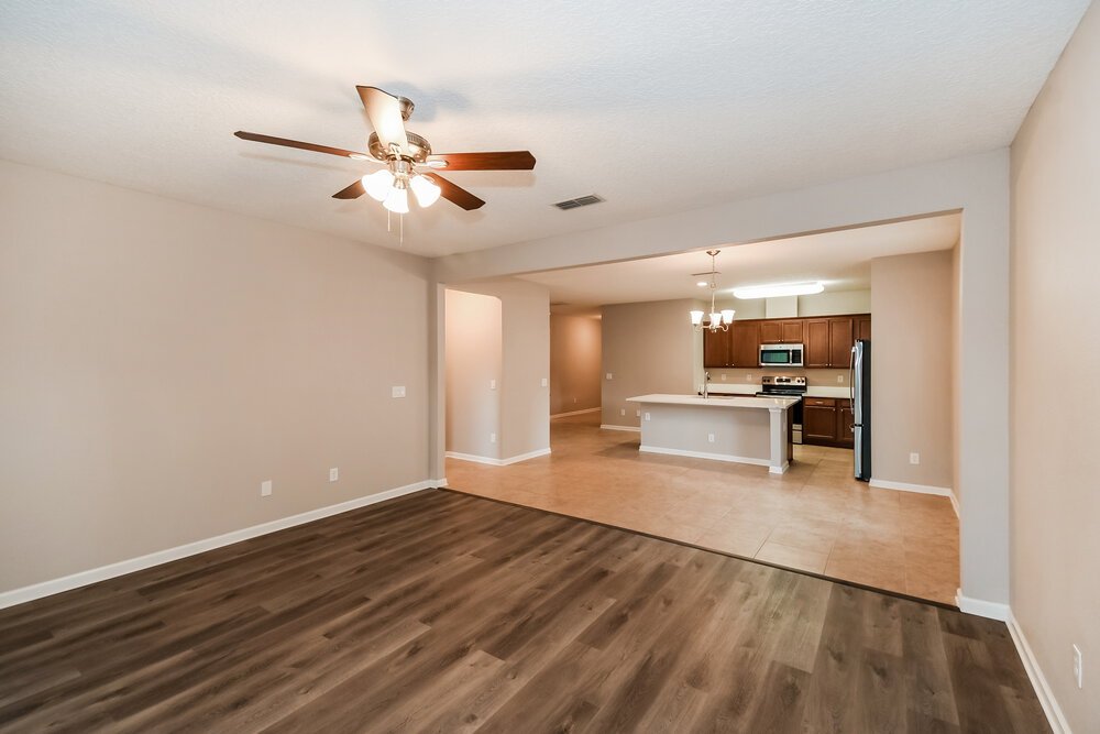 4-Bed Rental on 2325 Creekfront Dr photo 4