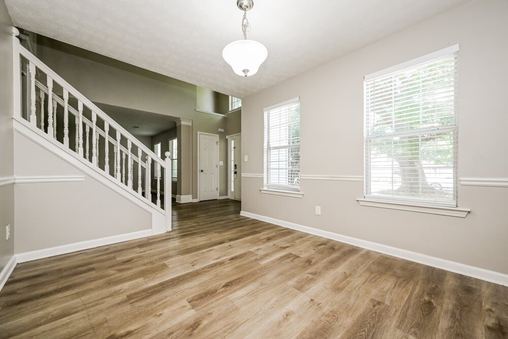 4-Bed Rental on 409 Grove Park photo 5