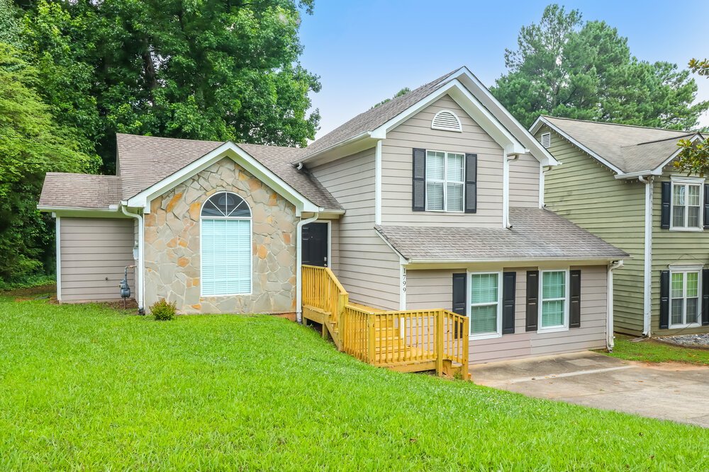 4-Bed Rental on 1799 Killarney Dr photo 5